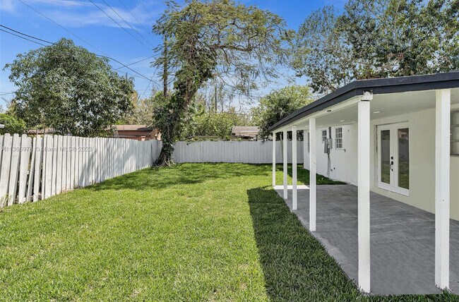 Building Photo - 1150 SW 46th Ave