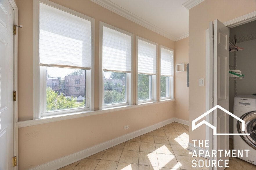 Building Photo - 3055 N Kimball Ave