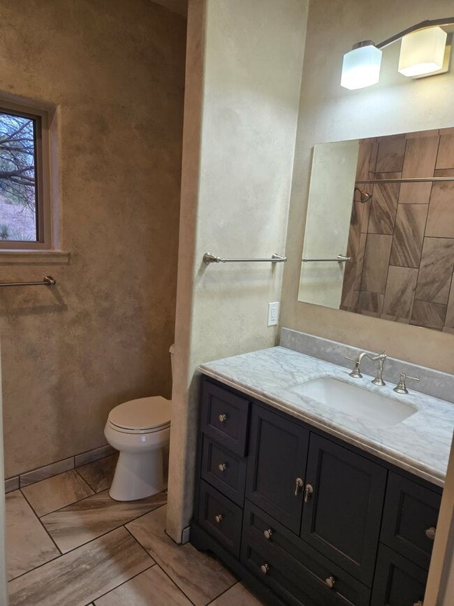 Building Photo - 2 Bed 1 Bath In Rimrock Contact Property P...