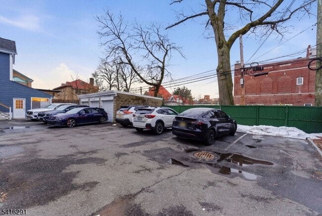 Building Photo - 16 Munn St