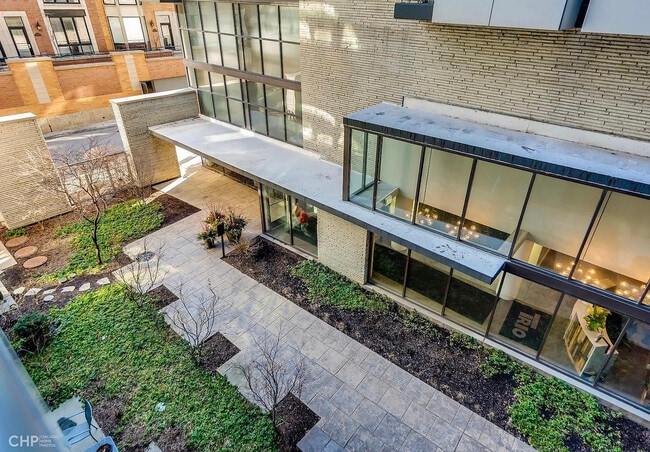 Building Photo - 660 W Wayman St