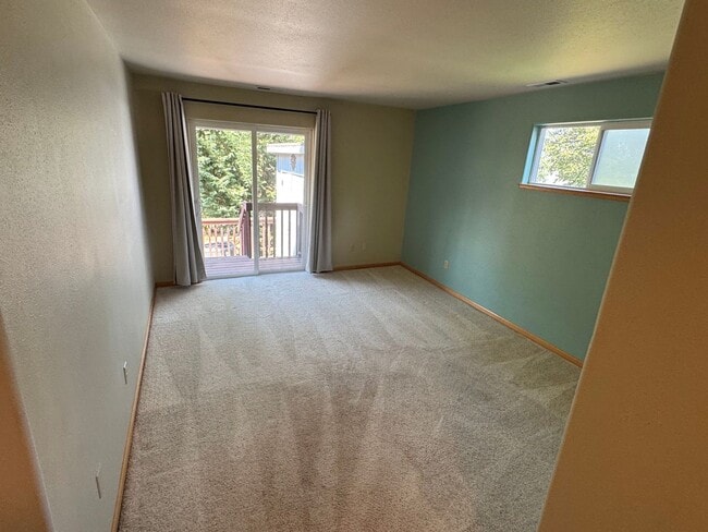 Building Photo - 3 Bedroom Home in College Hill Neighborhood