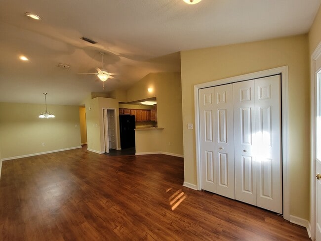 Building Photo - 2372 Quazar Cir