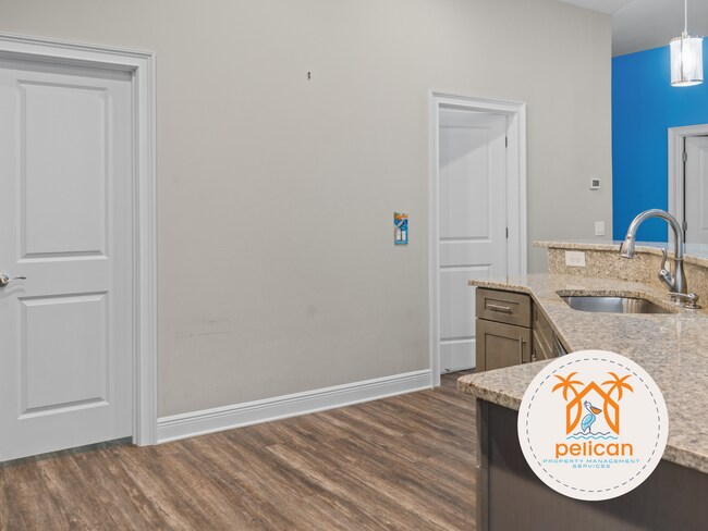 Building Photo - Stunning Home in East Navarre