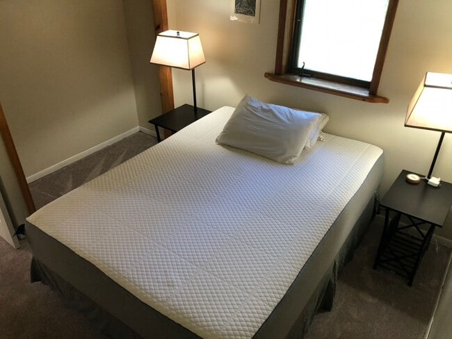 Building Photo - Newly remodeled - 1 bed - 1 bath off Rosie Creek