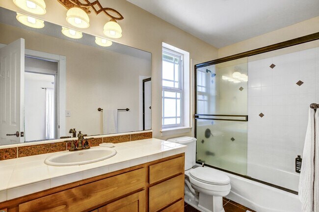 Building Photo - 612 Chief Kelly Dr