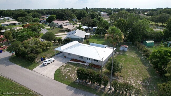 Building Photo - 1409 Palm Way