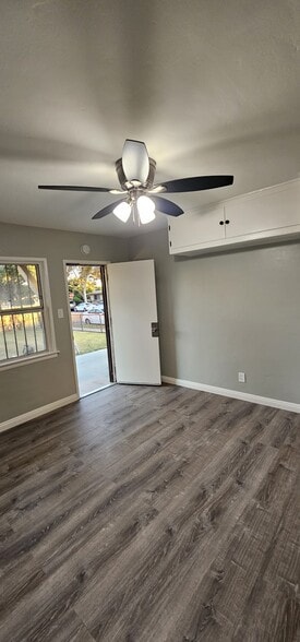 Building Photo - 5723 Loveland St