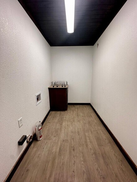 Building Photo - 310 N Florey Ave