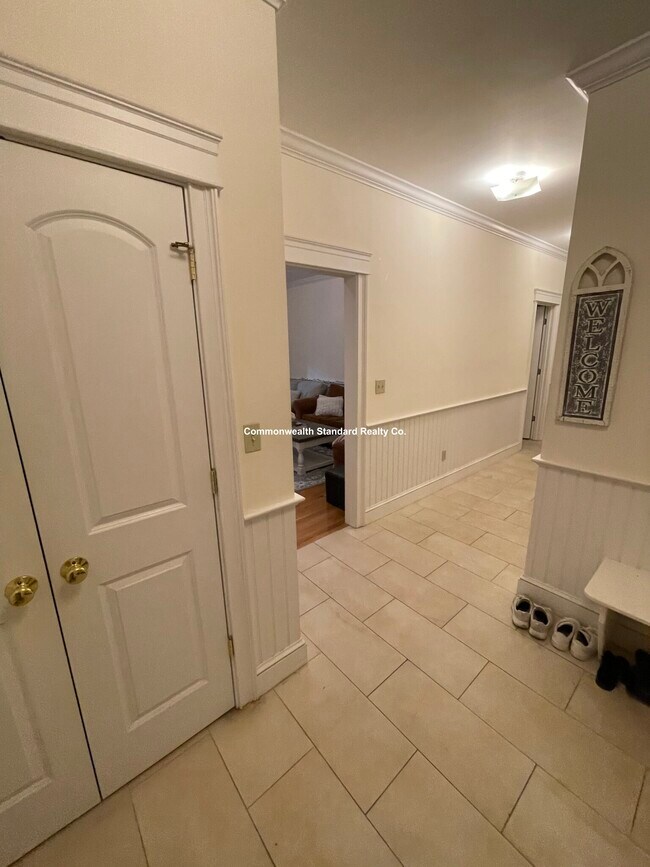 Building Photo - 27 Glenville Ave