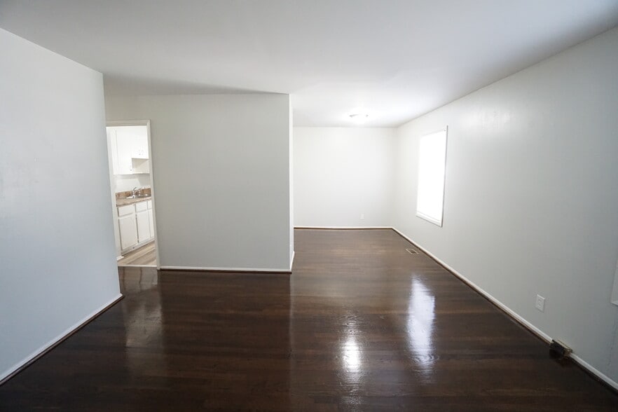 Building Photo - 112 13th Ave N