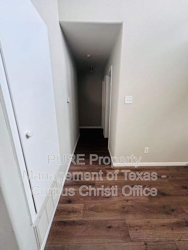 Building Photo - 4006 Panama Dr