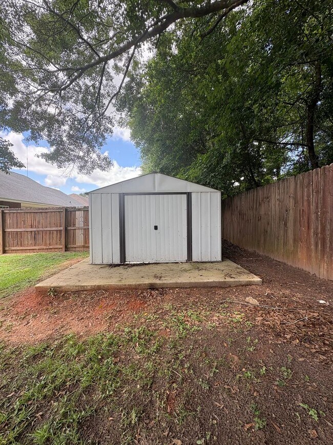 Building Photo - Hampton Place!