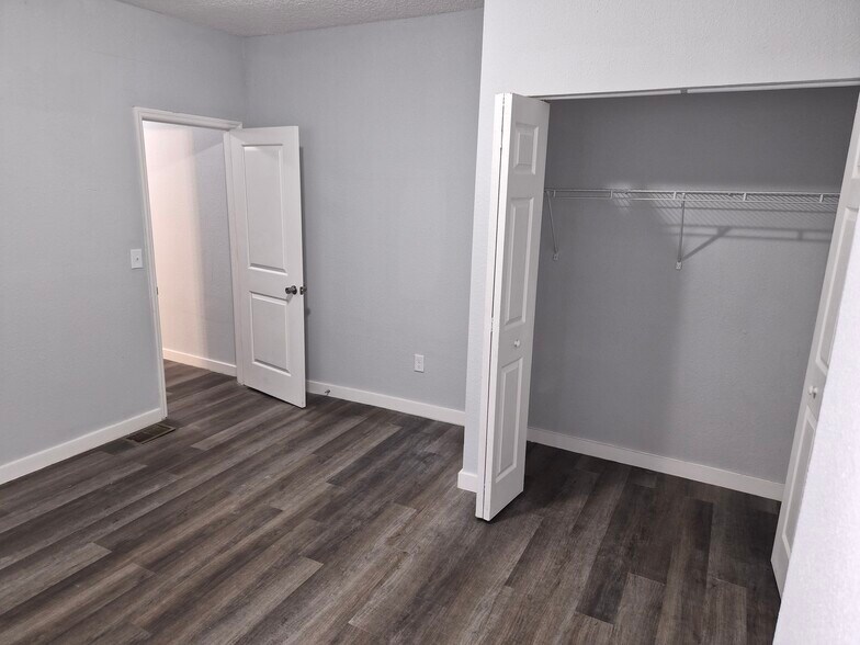 Building Photo - 211 E 17th St