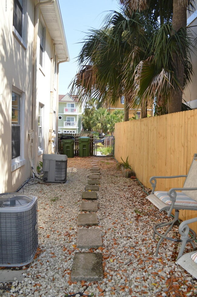 Building Photo - 186 11th St N