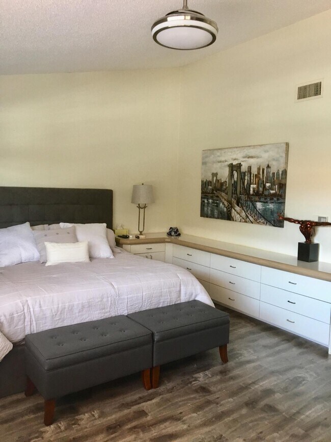 Building Photo - 7770 La Mirada Dr