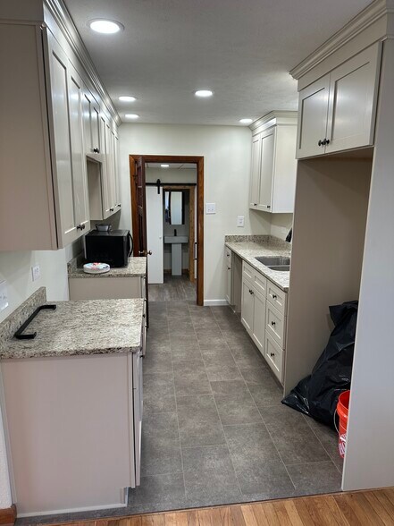 Building Photo - 133 Hidden Cove