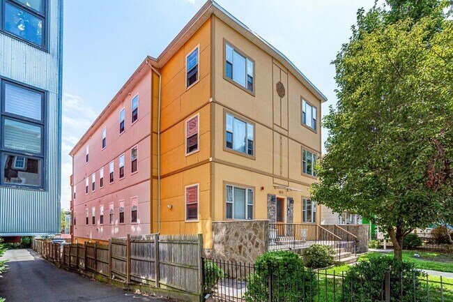 Building Photo - 3573 Warder St NW