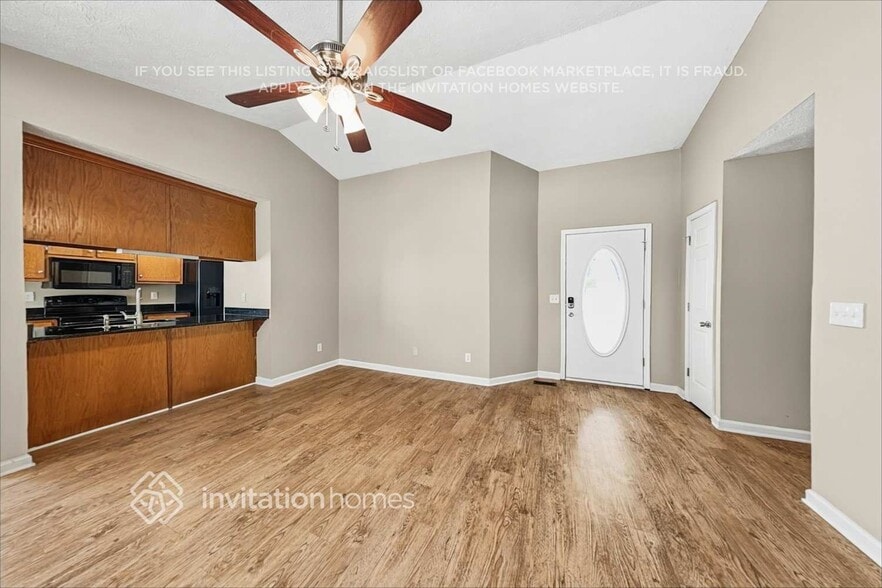 Building Photo - 3933 Edgebrook Dr