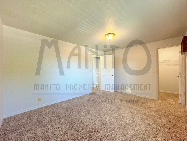 Building Photo - 521/523 E 11th Avenue Duplex