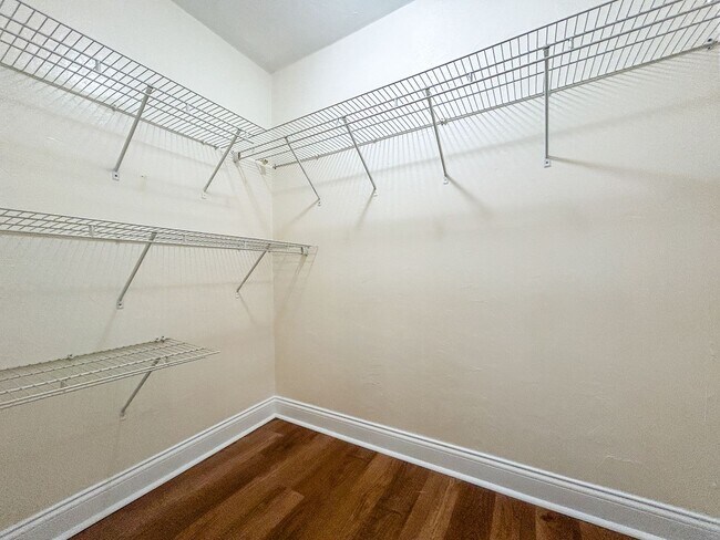 Building Photo - Beautiful 2/1.5 Townhome in Cedar Ridge-717A