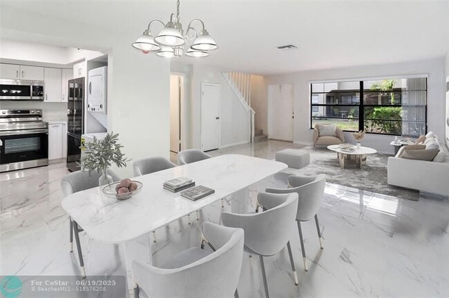 Building Photo - 2590 Coral Springs Dr