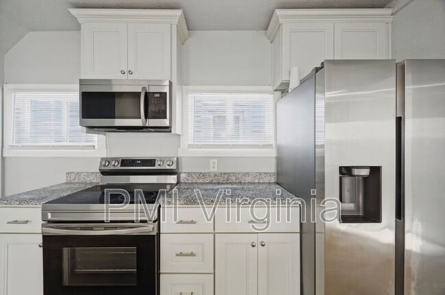 Building Photo - 1035 W 36th St