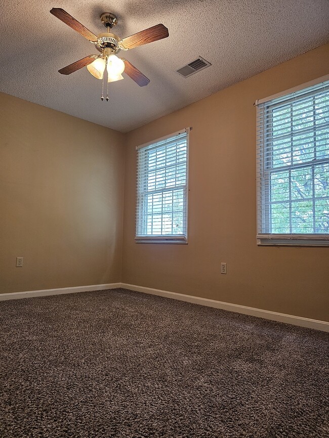 Building Photo - 113 Senseny Glen Dr