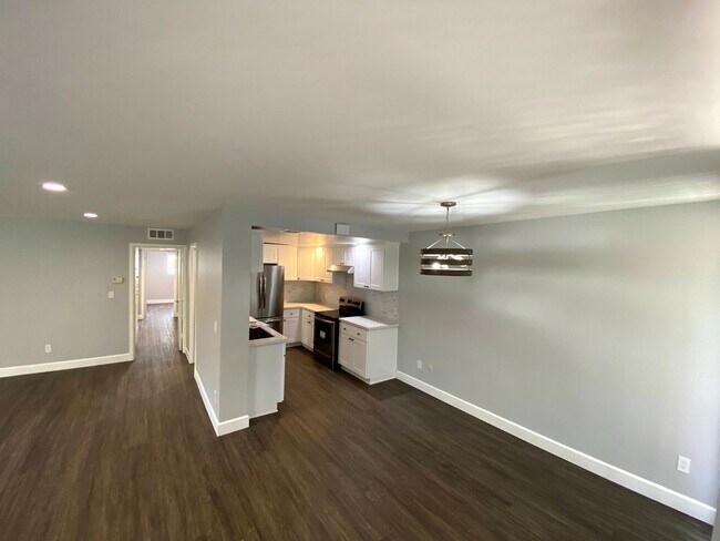 Building Photo - Coming Soon: Stylish 2-Bed Apartment with Underground Parking