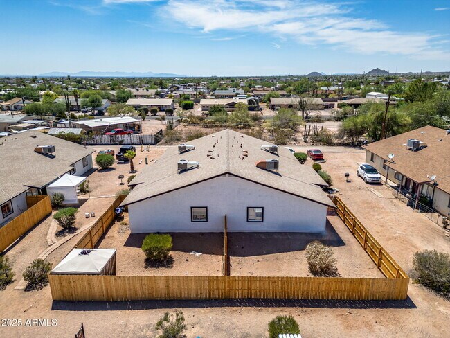 Building Photo - 576 N San Marcos Dr
