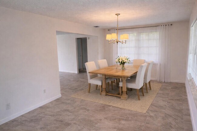 Building Photo - 100 NW 27th St