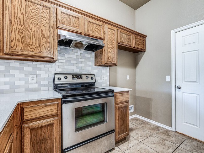 Building Photo - 1104 Westridge Dr