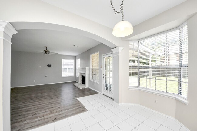 Building Photo - 16810 Valley Palms Dr
