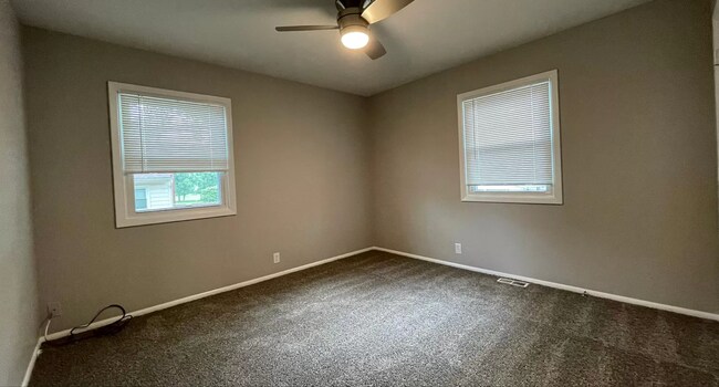 Building Photo - 3 Bedroom in Maple Village