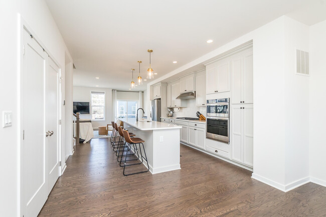 Building Photo - 2865 Rayfield Ave