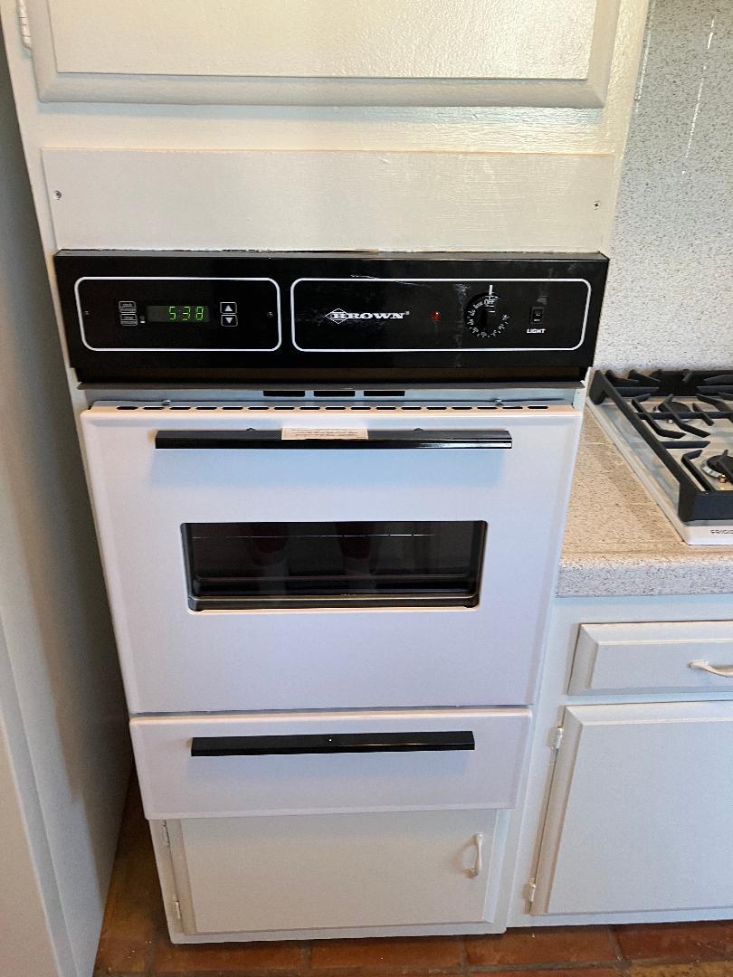 New gas oven - 1123 S Wooster St