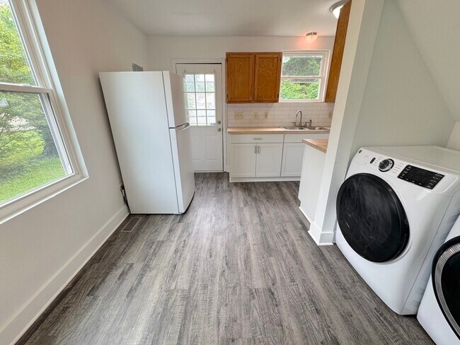 Building Photo - CHARMING 4-BEDROOM, 2-BATH COTTAGE-STYLE HOME IN HAMPTON, VA!