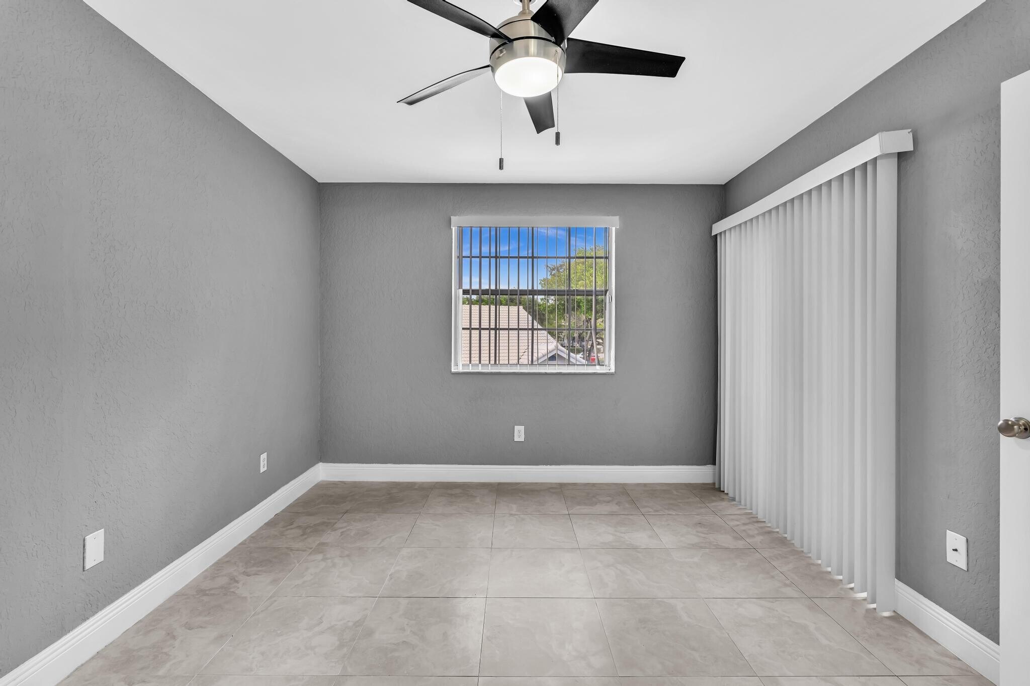 Building Photo - 2880 N Oakland Forest Dr
