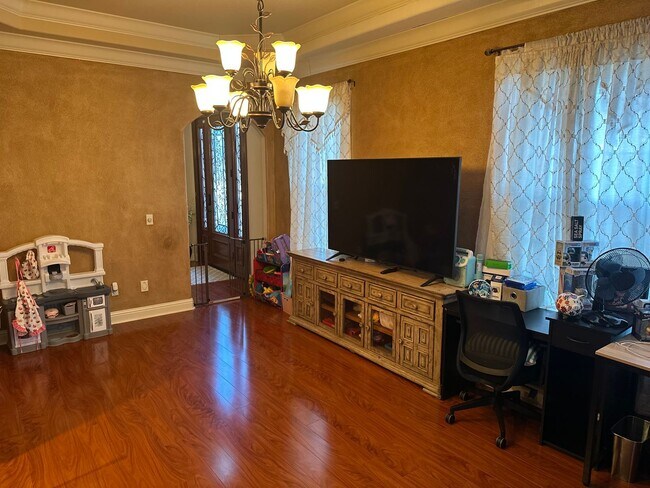 Building Photo - Available March 1st!  Modern 5-Bedroom 4-Bathroom Home in SW Bentonville