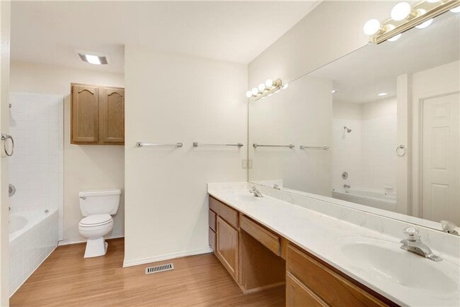 Building Photo - 3 bedroom 2 full bath home