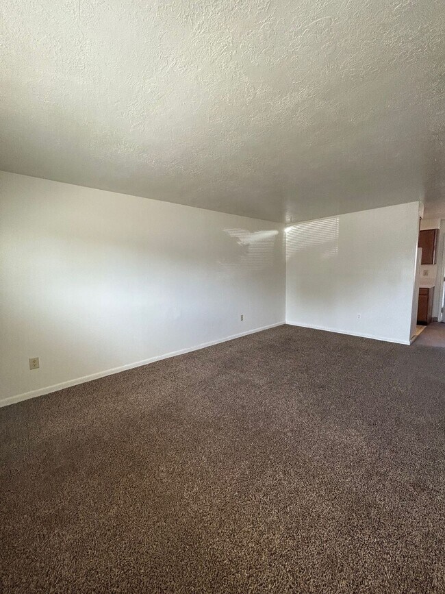 Building Photo - 5105 Hawthorne-8