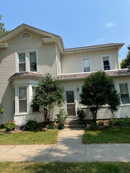 Building Photo - 407 Grace St