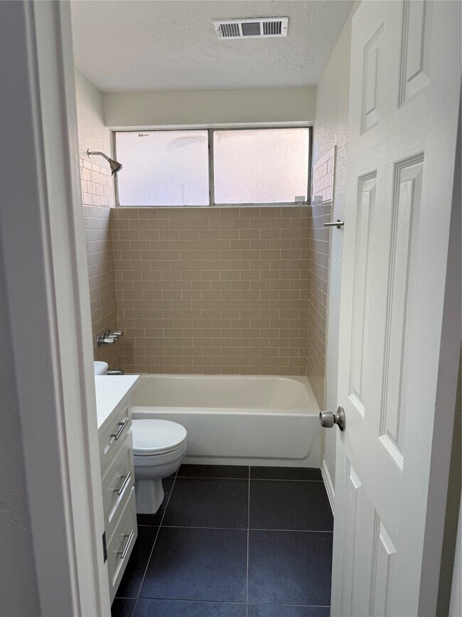 Building Photo - 16715 Ribbonridge Dr