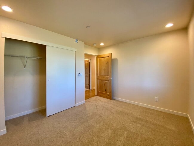 Building Photo - COMING SOON! 3 Bedrooms, 2 Bathrooms with ...