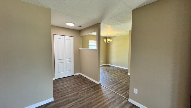 Building Photo - FOR RENT – 2 Bed / 1 Bath Triplex in Citrus Park, Ocala, FL – Available Now!