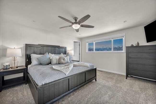 Building Photo - FULLY FURNISHED MOUNTAIN VIEW RETREAT with HOT TUB, RV PARKING & NO HOA