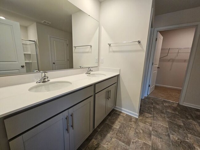 Building Photo - 122 Shumard Ct