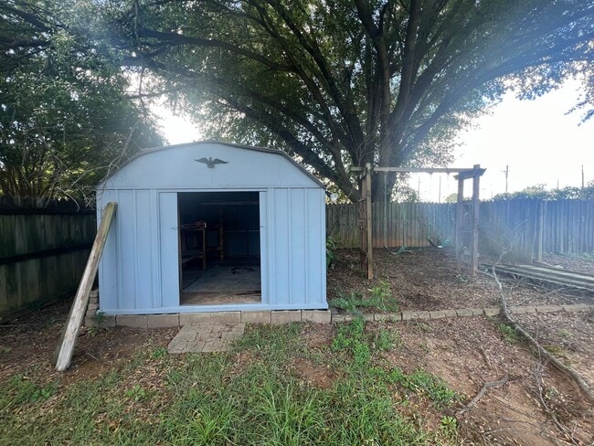 Building Photo - 2708 Swallow Ln