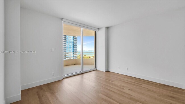 Building Photo - 555 NE 34th St