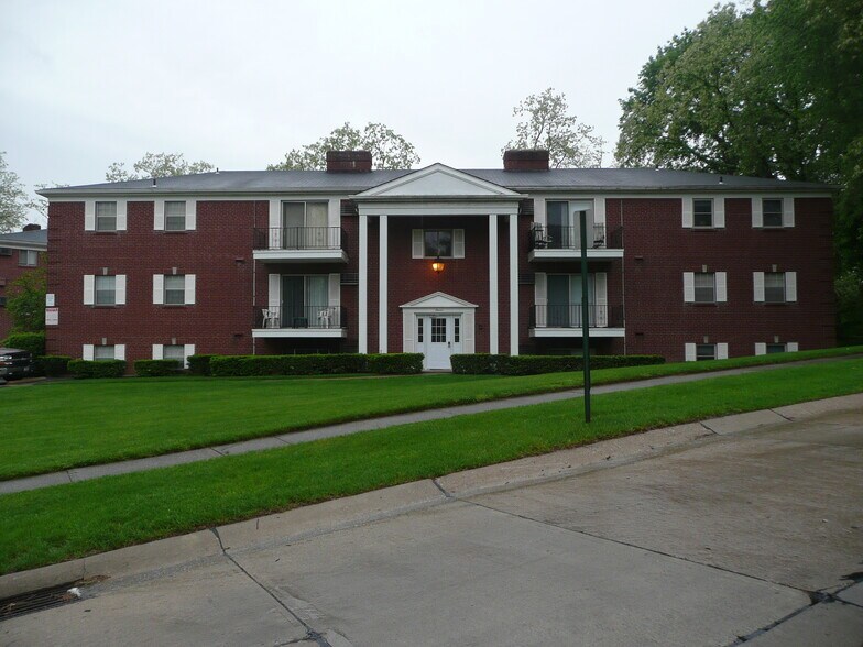 The Robbie Ridge Apartments - 11 Robbie Rdg